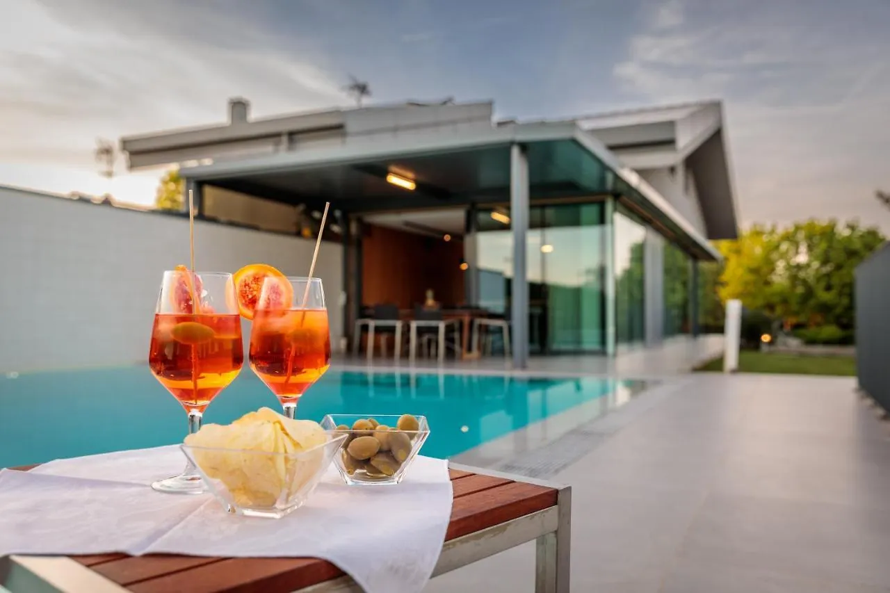 Luxury Villa Rubin With Jacuzzi Pool Gym & Spa Near Venice And Padua Arzergrande